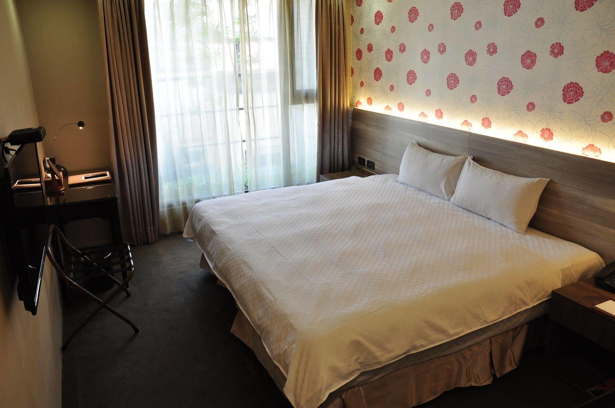 Kun Hotel Тайчжун Экстерьер фото