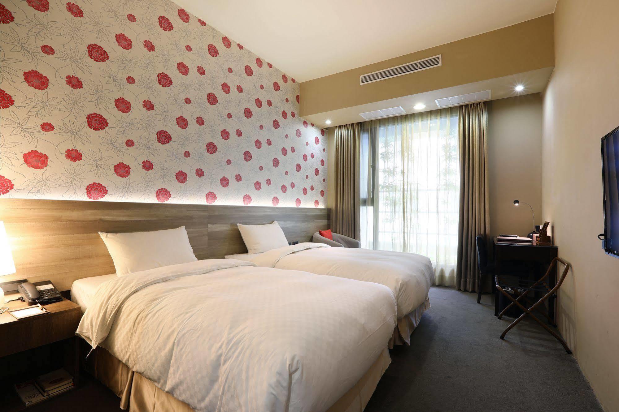 Kun Hotel Тайчжун Экстерьер фото