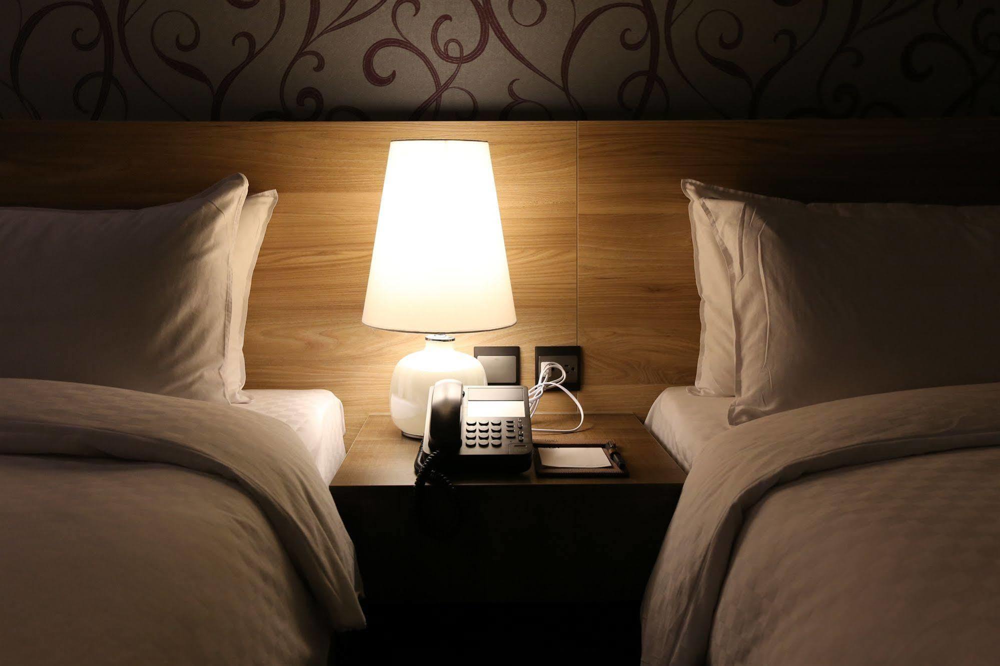 Kun Hotel Тайчжун Экстерьер фото
