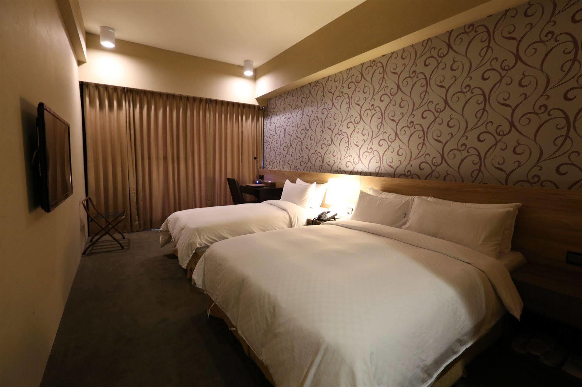 Kun Hotel Тайчжун Экстерьер фото