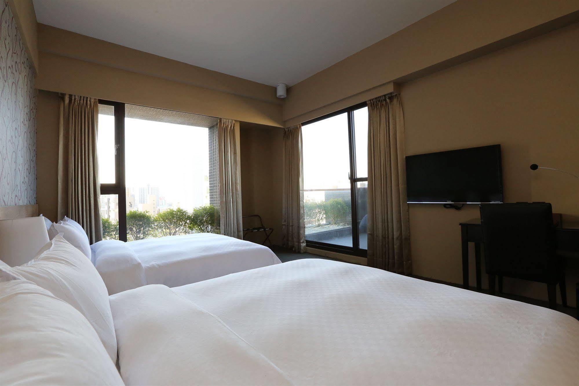 Kun Hotel Тайчжун Экстерьер фото